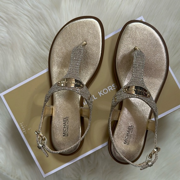 New in box Michael Kors Sandals MK Plate Thong Glitter Chain Mesh Pale Gold 6.5 - Picture 1 of 7